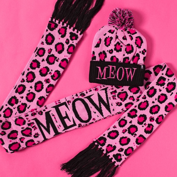 Sourpuss 3 pc  Pink Leopard Beanie Hat & Gloves w  Matching Scarf Knit  New - Picture 3 of 13